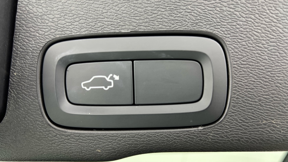 Used Volvo XC60 2022 for sale - 76851260: Photo 35