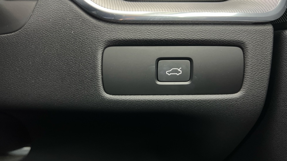 Used Volvo XC60 2022 for sale - 76851260: Photo 51