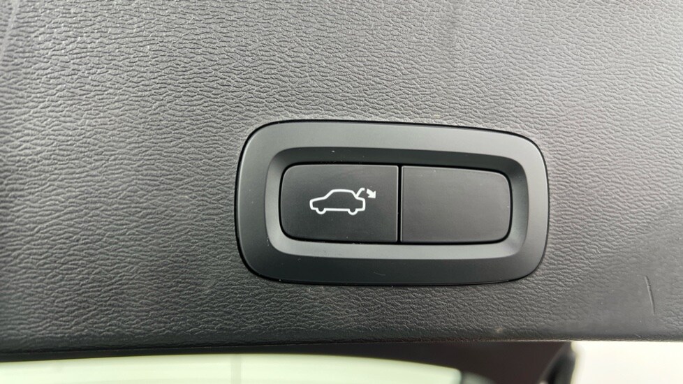 Used Volvo XC40 2021 for sale - 77855789: Photo 35