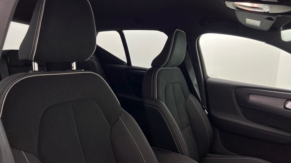 Used Volvo XC40 2025 for sale - 76196017: Photo 31