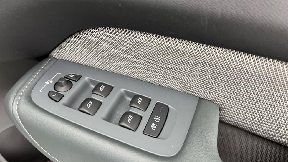 Used Volvo XC60 2023 for sale - 77893885: Photo 24