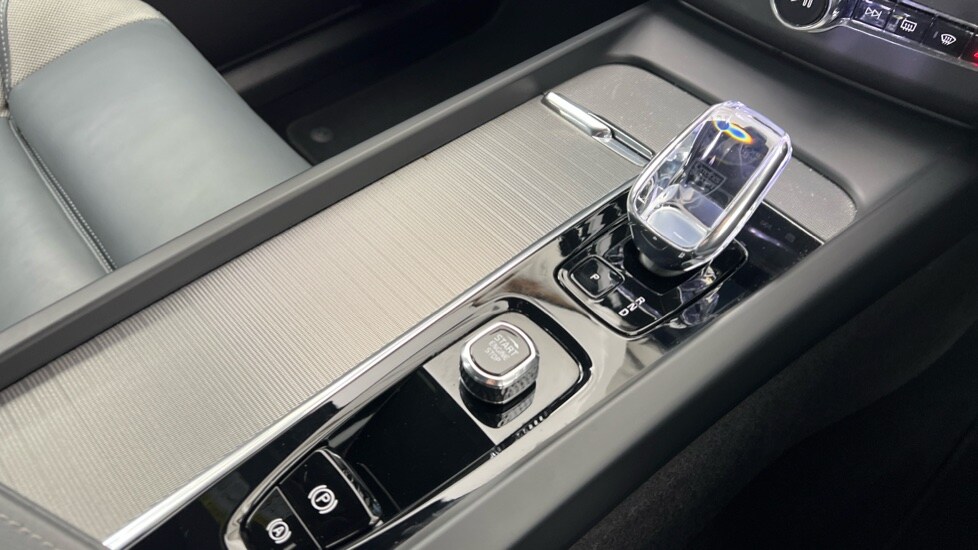 Used Volvo XC60 2023 for sale - 77893885: Photo 25