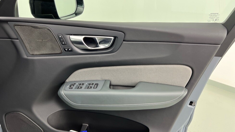 Used Volvo XC60 2023 for sale - 77893885: Photo 29