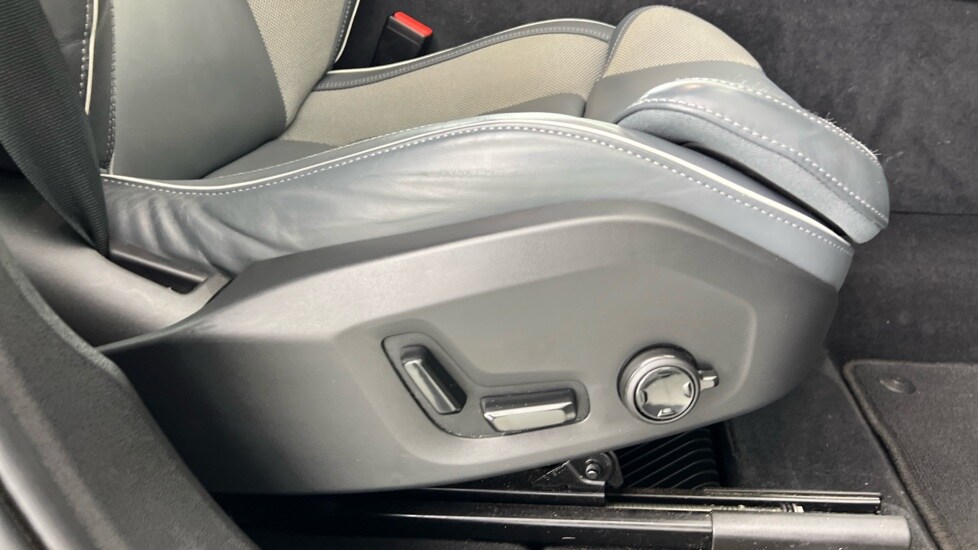 Used Volvo XC60 2023 for sale - 77893885: Photo 30