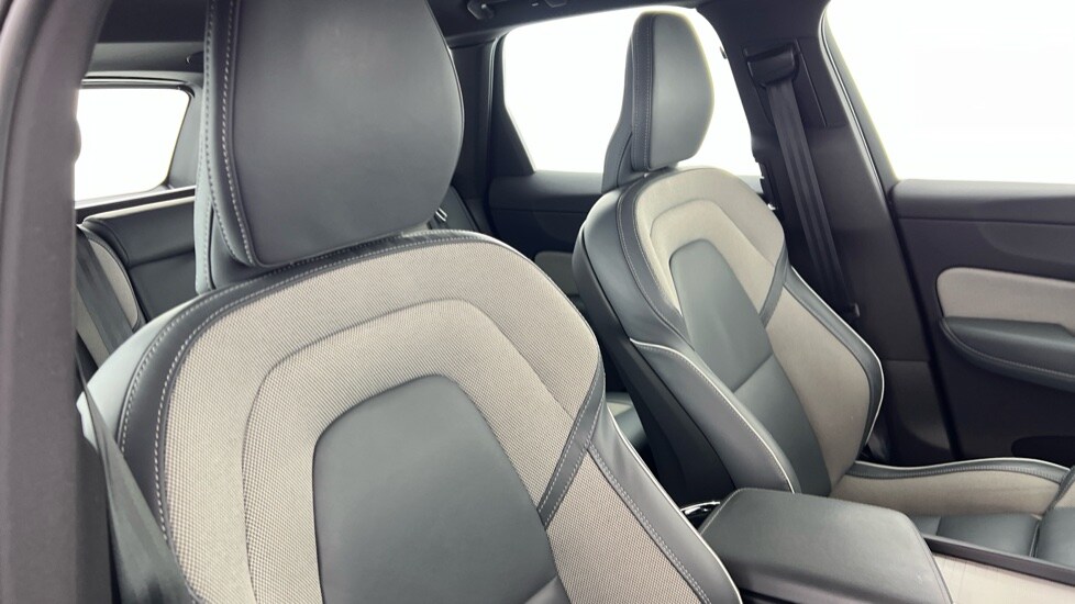 Used Volvo XC60 2023 for sale - 77893885: Photo 31