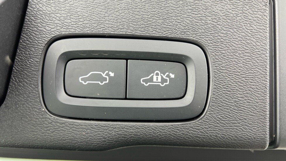 Used Volvo XC60 2023 for sale - 77893885: Photo 35