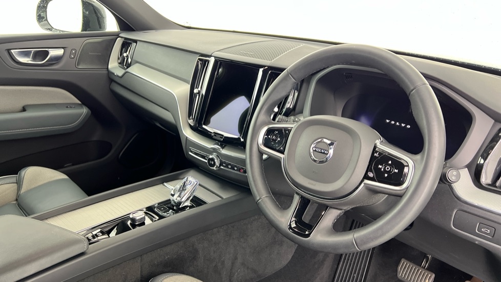 Used Volvo XC60 2023 for sale - 77893885: Photo 4