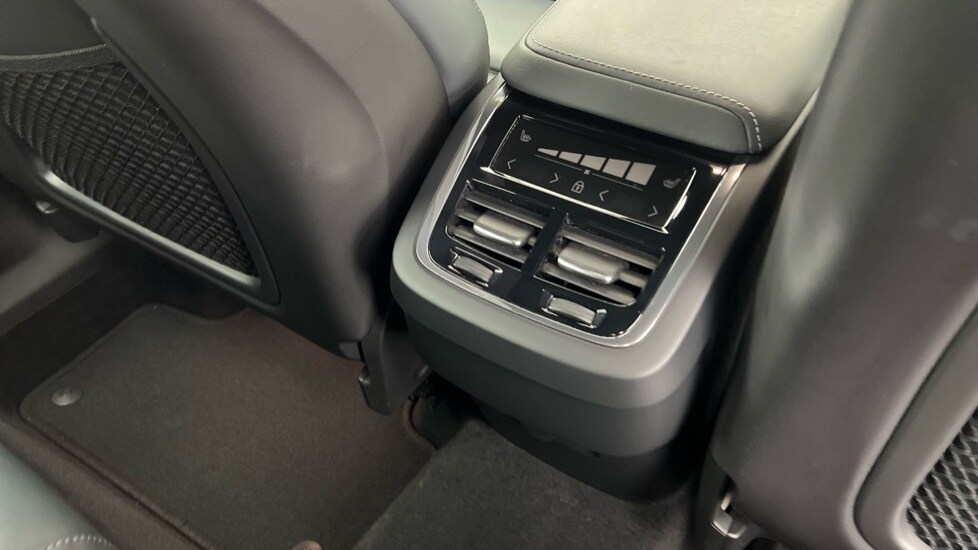 Used Volvo XC60 2023 for sale - 77893885: Photo 40