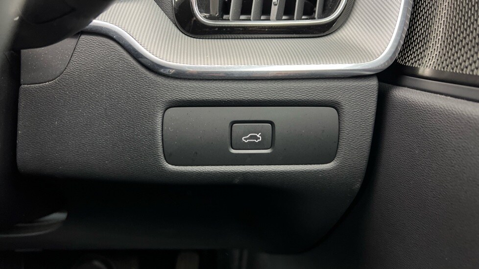 Used Volvo XC60 2023 for sale - 77893885: Photo 50