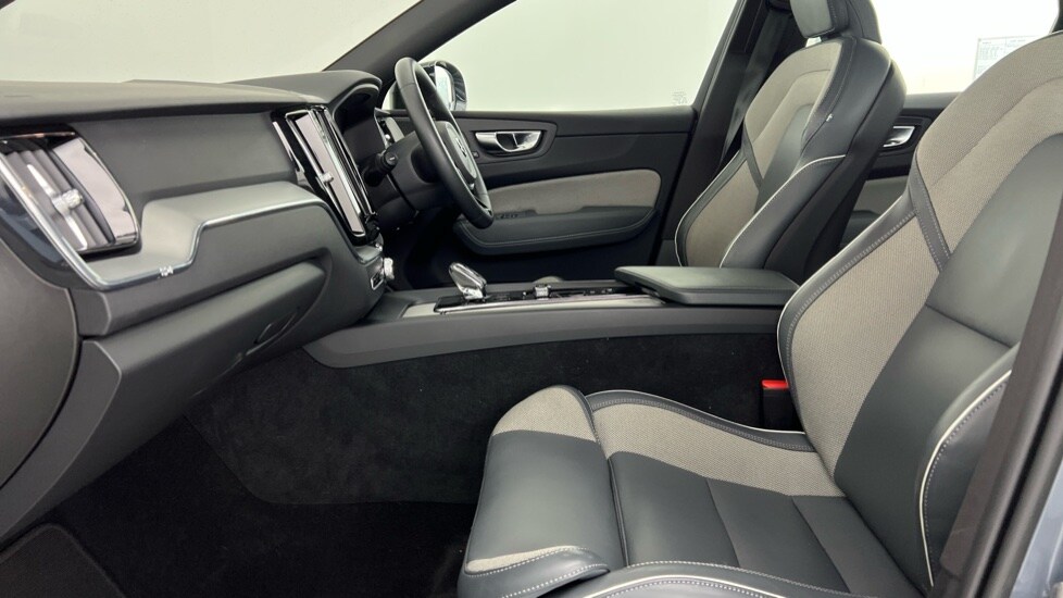 Used Volvo XC60 2023 for sale - 77893885: Photo 60