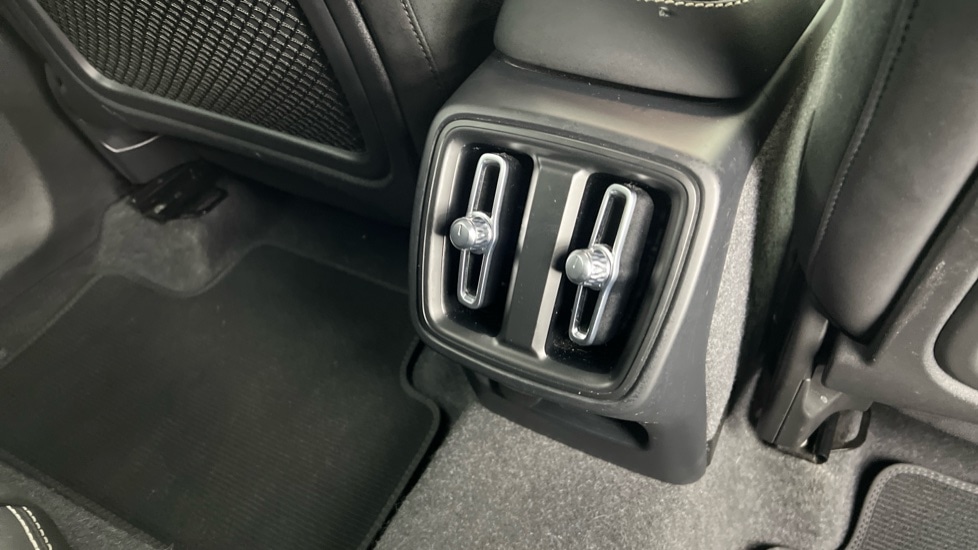 Used Volvo XC40 2024 for sale - 77071046: Photo 40