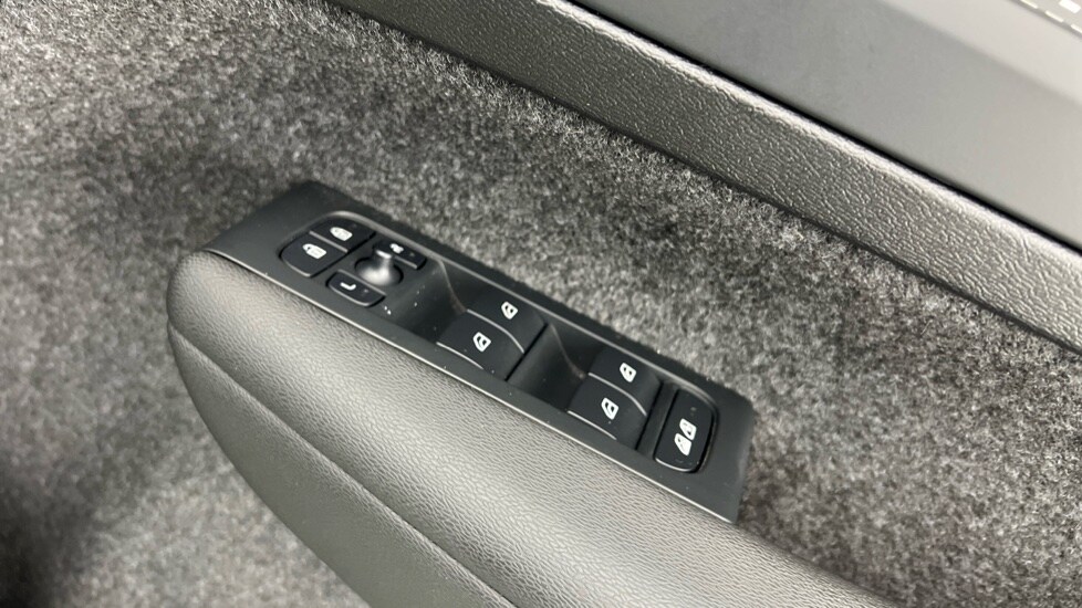 Used Volvo XC40 2024 for sale - 75763440: Photo 24