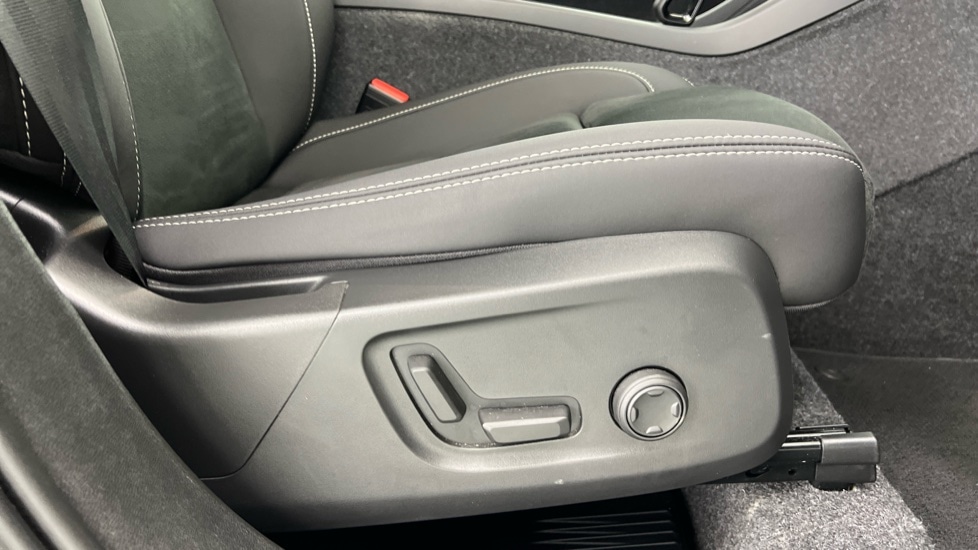 Used Volvo XC40 2024 for sale - 75763440: Photo 30