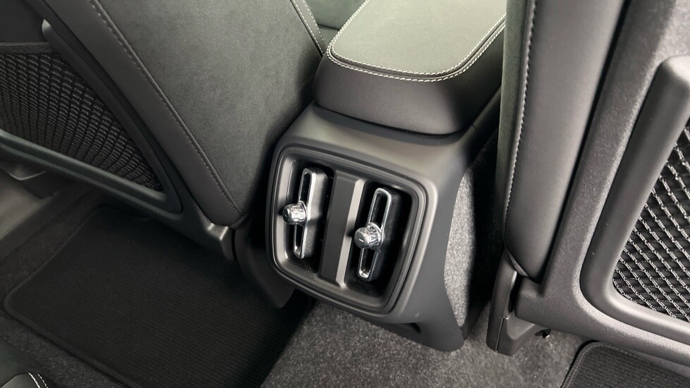 Used Volvo XC40 2024 for sale - 75763440: Photo 39