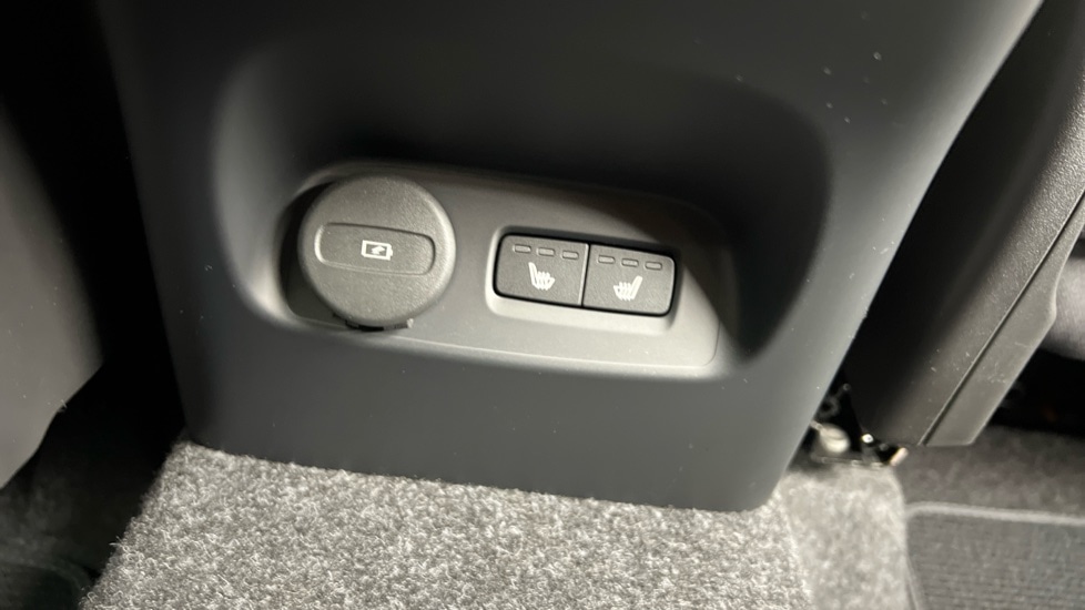 Used Volvo XC40 2024 for sale - 75763440: Photo 40