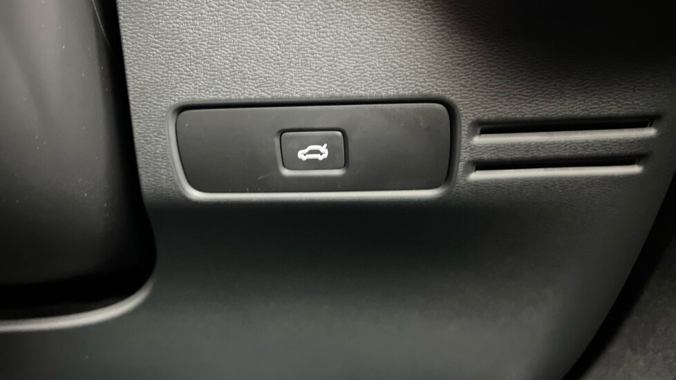 Used Volvo XC40 2024 for sale - 75763440: Photo 53