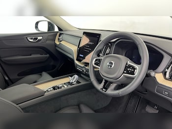 Used Volvo XC60 2025 for sale - 78080886: Photo