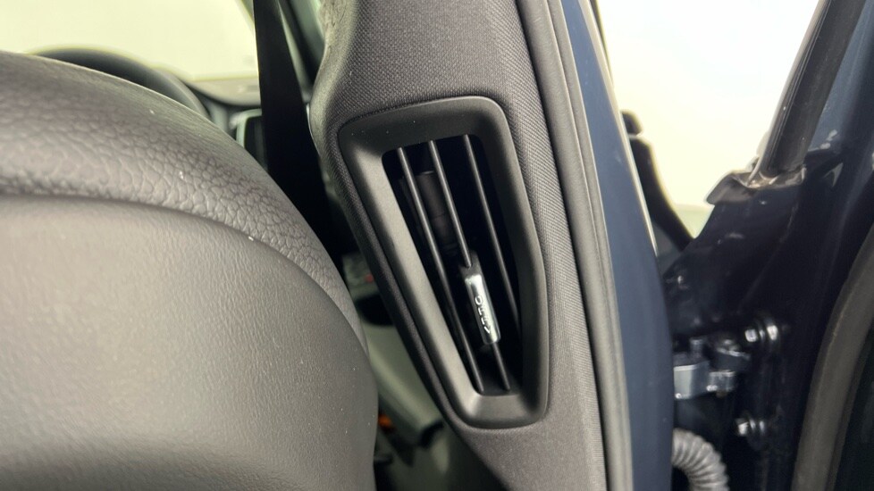 Used Volvo V60 2025 for sale - 77826410: Photo 39