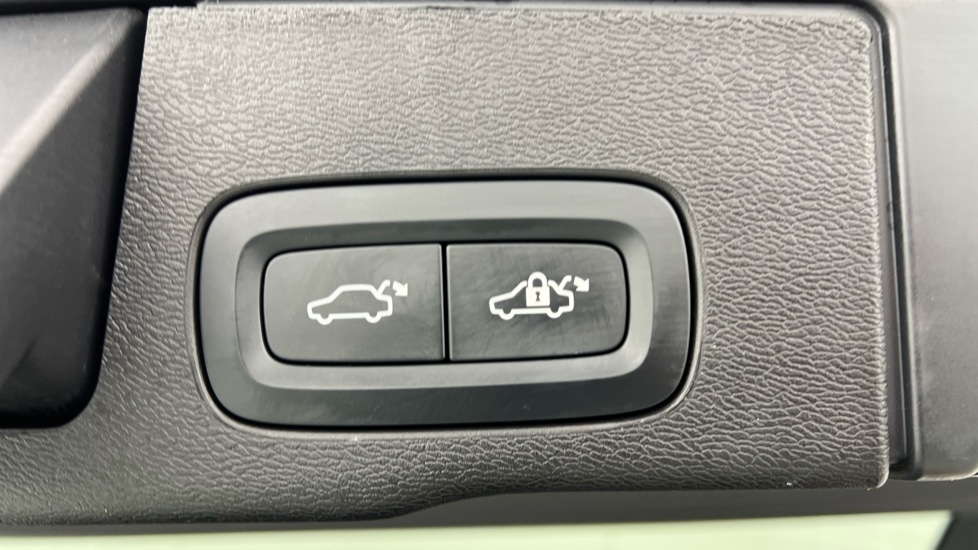 Used Volvo XC60 2025 for sale - 76563874: Photo 35