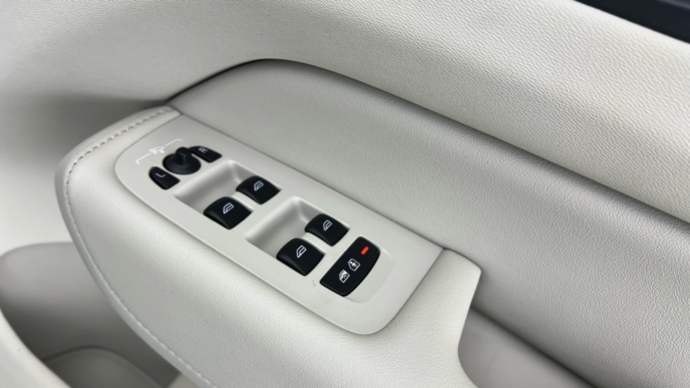 Used Volvo XC60 2023 for sale - 77971782: Photo 24