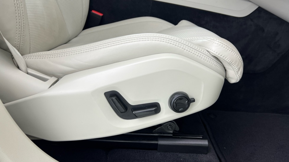 Used Volvo XC60 2023 for sale - 77971782: Photo 30