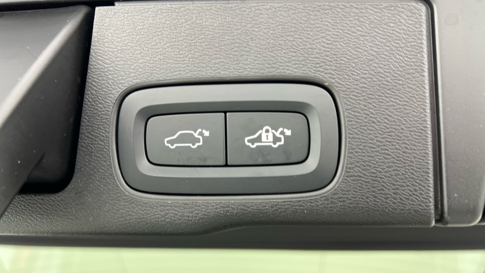 Used Volvo XC60 2023 for sale - 77971782: Photo 35