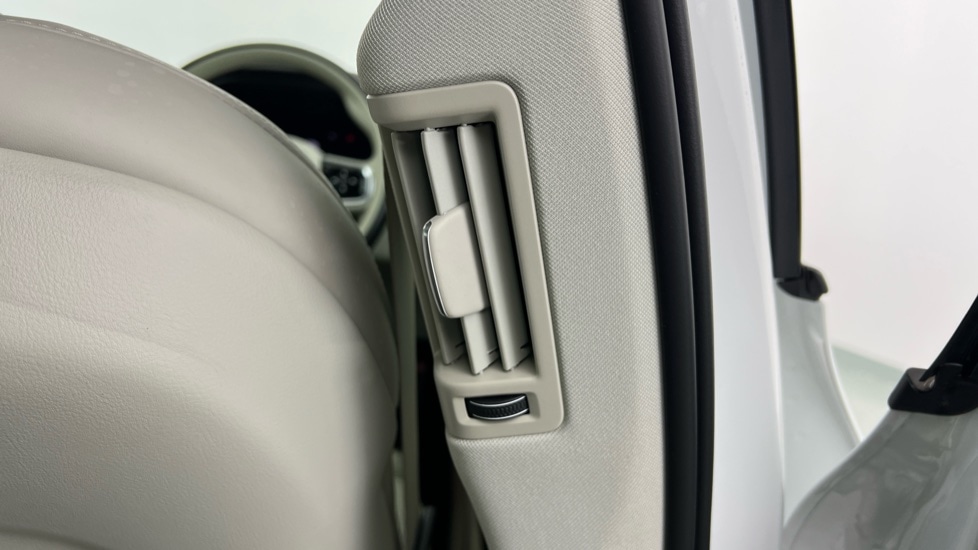 Used Volvo XC60 2023 for sale - 77971782: Photo 40