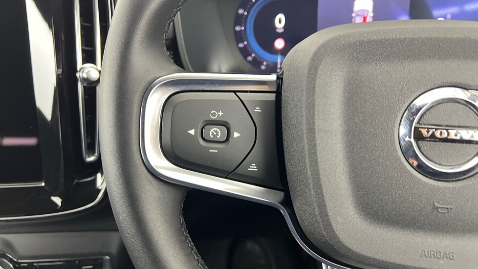 Used Volvo XC40 2025 for sale - 77480230: Photo 21