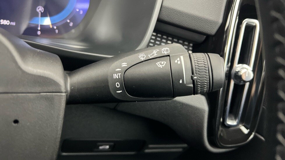 Used Volvo XC40 2025 for sale - 77480230: Photo 23