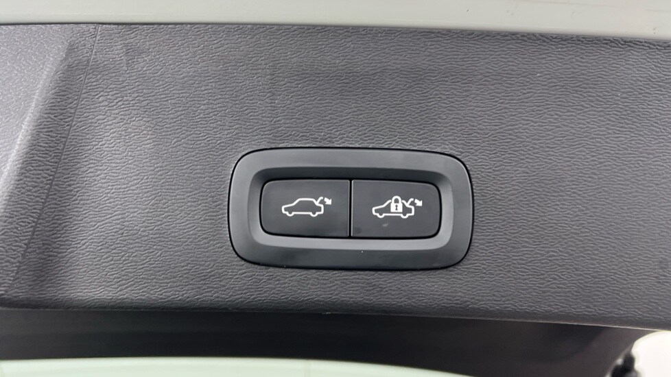 Used Volvo XC40 2025 for sale - 77480230: Photo 35