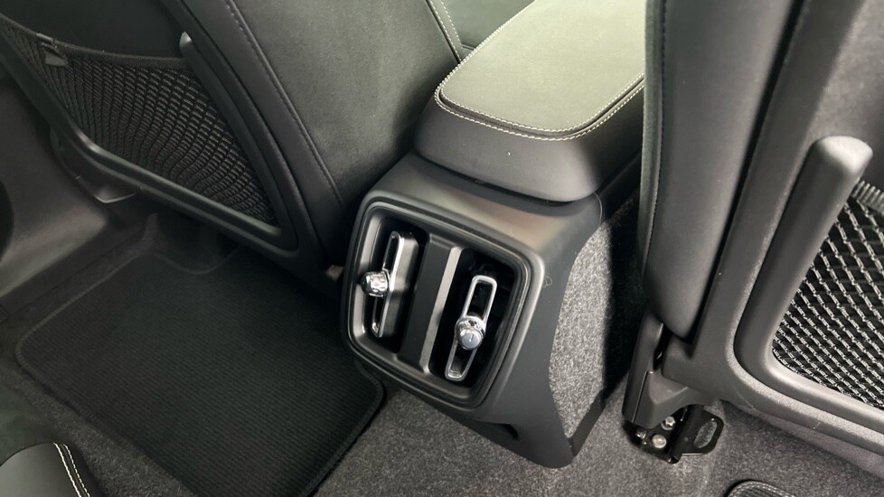 Used Volvo XC40 2025 for sale - 77480230: Photo 40