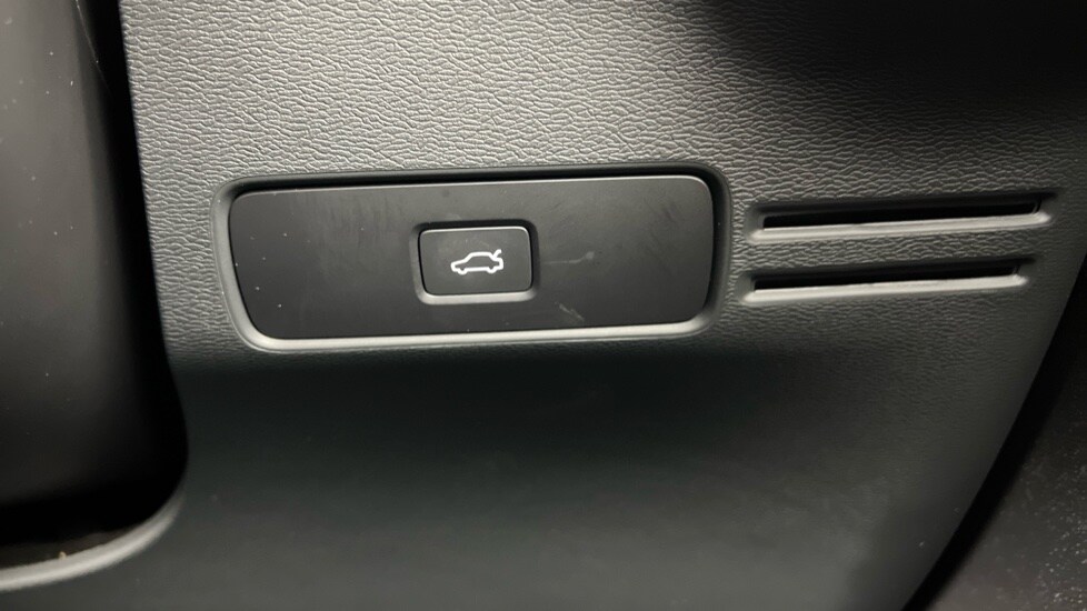 Used Volvo XC40 2025 for sale - 77480230: Photo 55