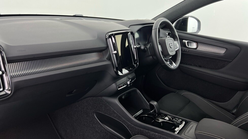 Used Volvo XC40 2025 for sale - 77480230: Photo 60