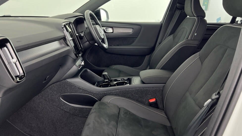 Used Volvo XC40 2025 for sale - 77480230: Photo 61