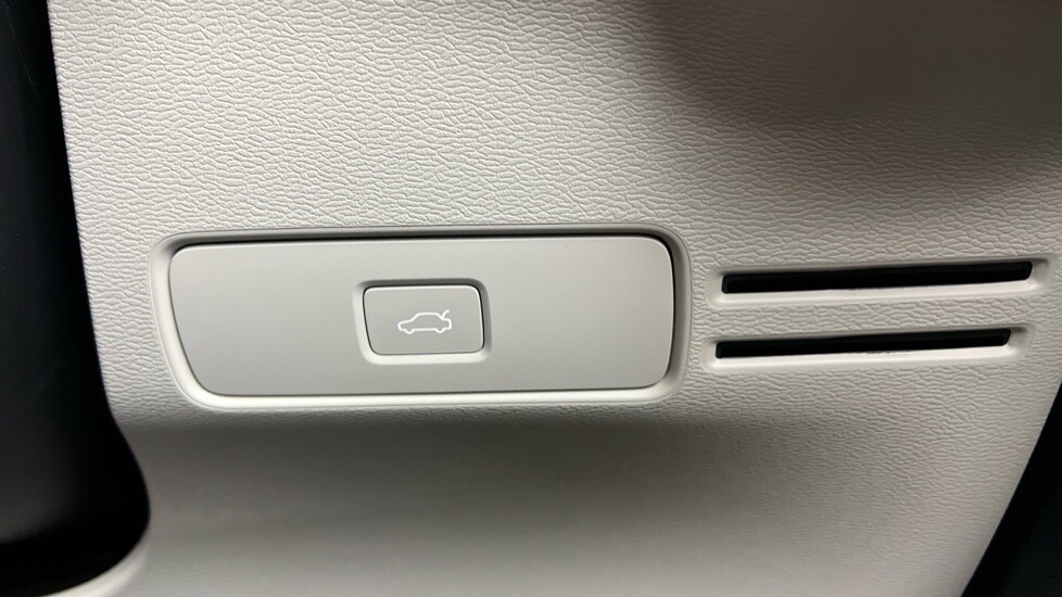 Used Volvo XC40 2024 for sale - 77413835: Photo 53