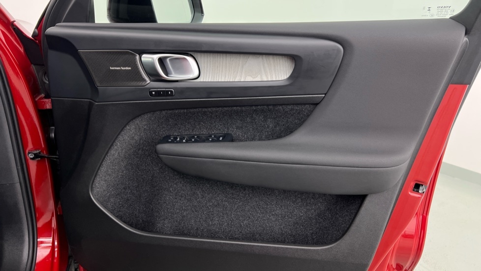 Used Volvo XC40 2024 for sale - 76507531: Photo 29