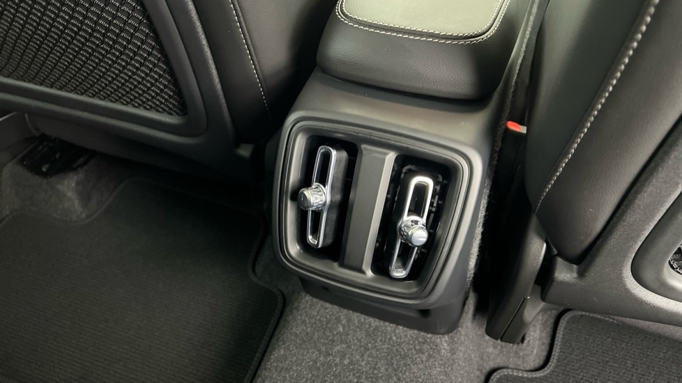 Used Volvo XC40 2024 for sale - 76507531: Photo 40