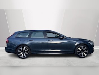 Used Volvo V90 2024 for sale - 77965017: Photo