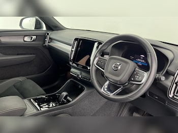 Used Volvo XC40 2024 for sale - 78689987: Photo
