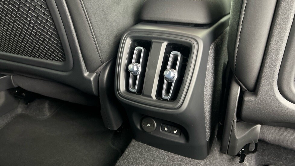 Used Volvo XC40 2025 for sale - 77157913: Photo 34