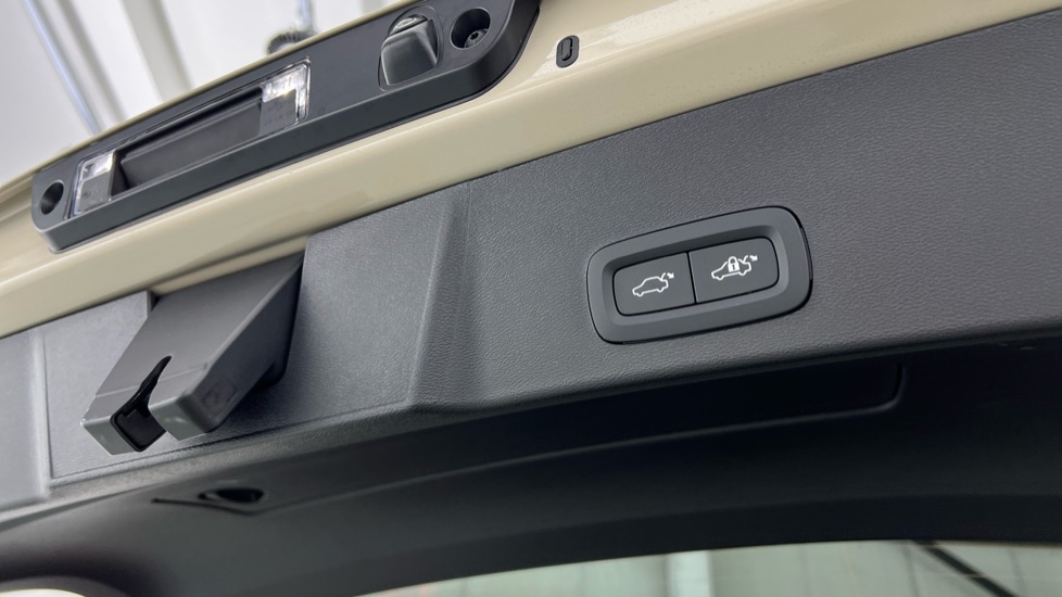 Used Volvo XC40 2025 for sale - 77157913: Photo 41