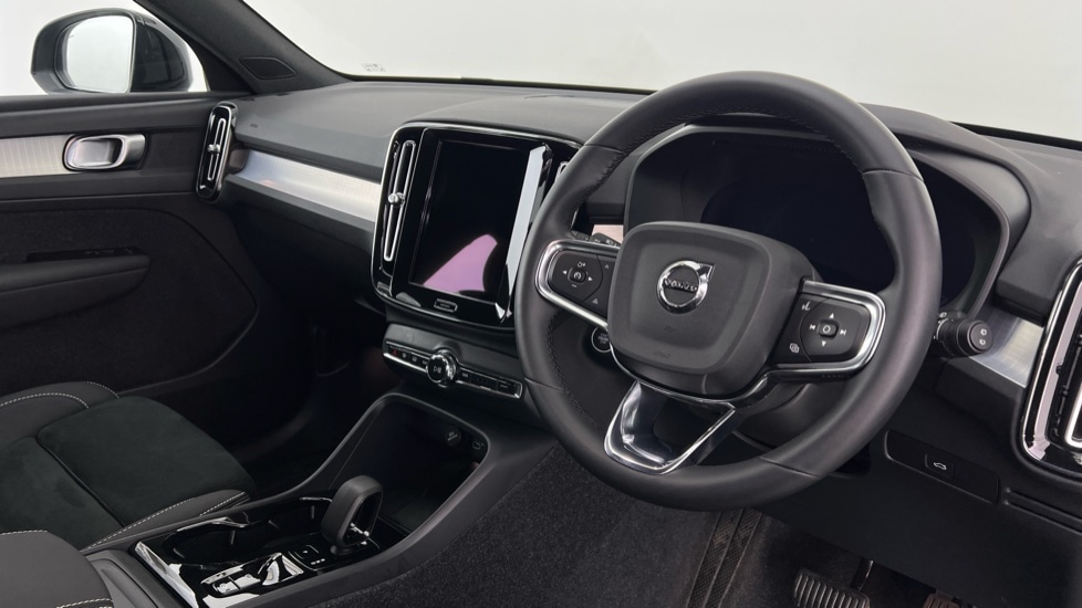 Used Volvo XC40 2025 for sale - 77178113: Photo 4