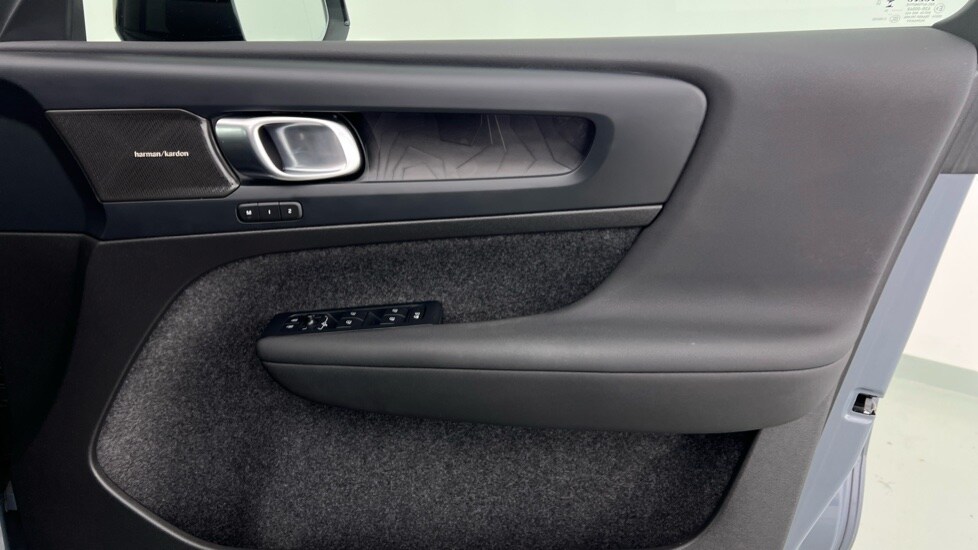 Used Volvo XC40 2023 for sale - 77899005: Photo 28