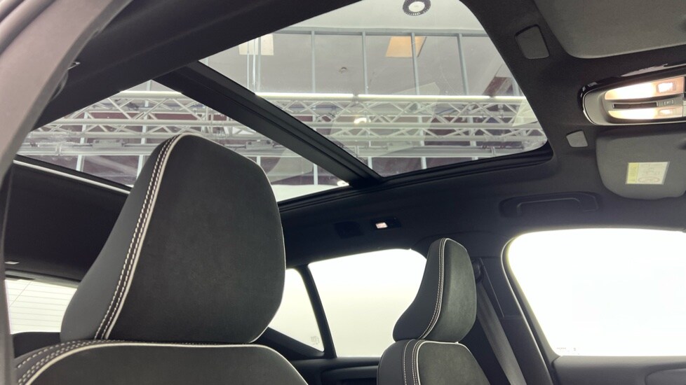 Used Volvo XC40 2023 for sale - 77899005: Photo 30