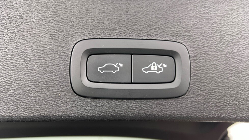 Used Volvo XC40 2023 for sale - 77899005: Photo 34