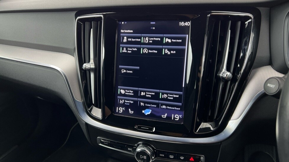 Used Volvo V60 2020 for sale - 76025309: Photo 17