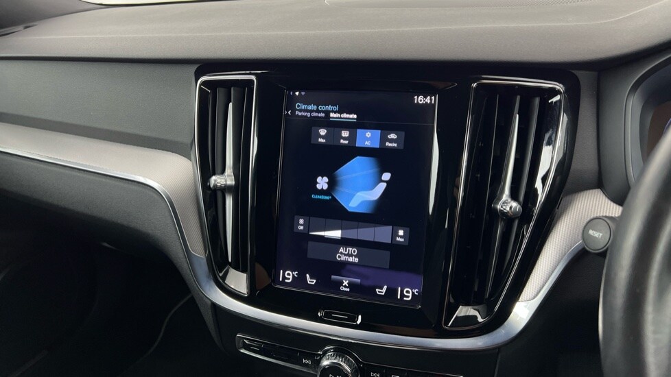 Used Volvo V60 2020 for sale - 76025309: Photo 43