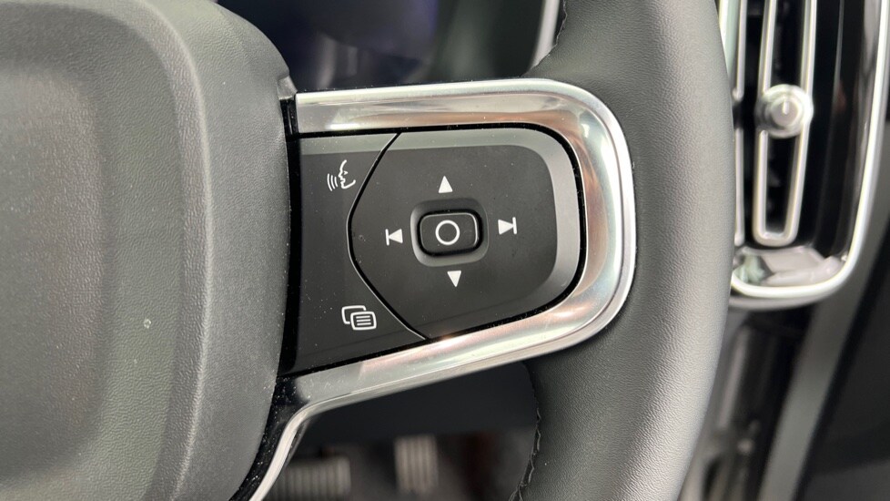 Used Volvo XC40 2023 for sale - 77848026: Photo 19