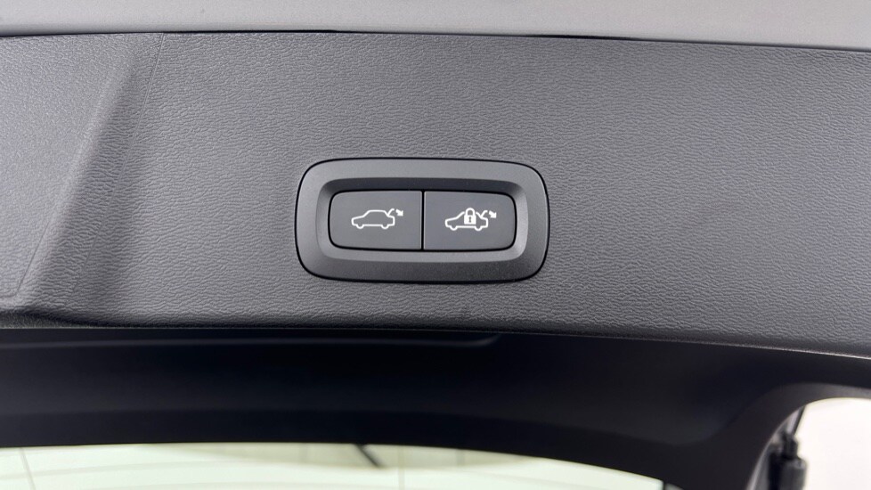 Used Volvo XC40 2023 for sale - 77848026: Photo 22