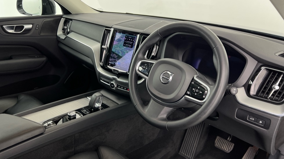 Used Volvo XC60 2023 for sale - 77160733: Photo 4